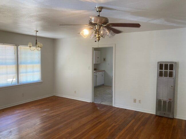 Building Photo - 2746 Mimosa Ave