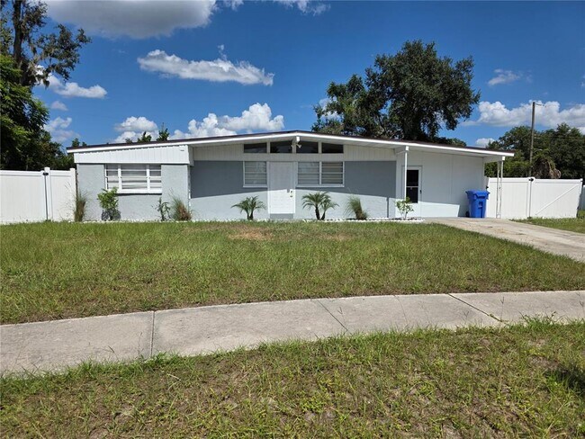 Foto del edificio - 1103 Teakwood Ave