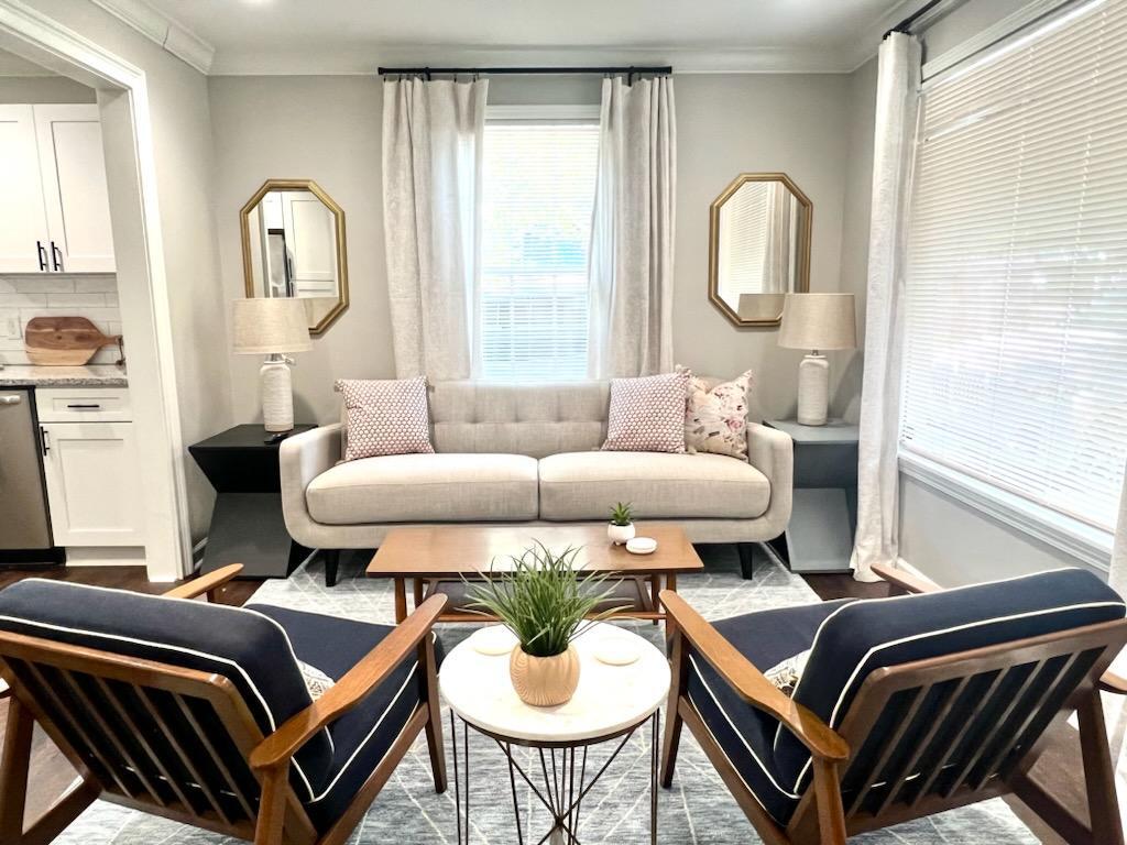 Foto principal - 310 N Van Buren St