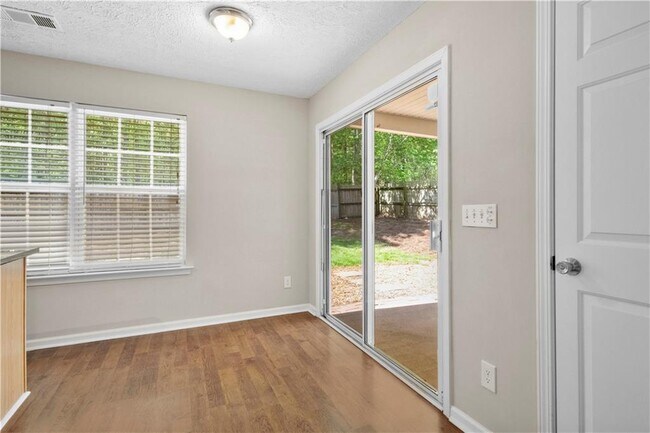 Foto del edificio - 168 Oak Grove Pl