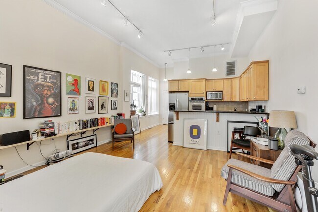 Building Photo - 356 7th St