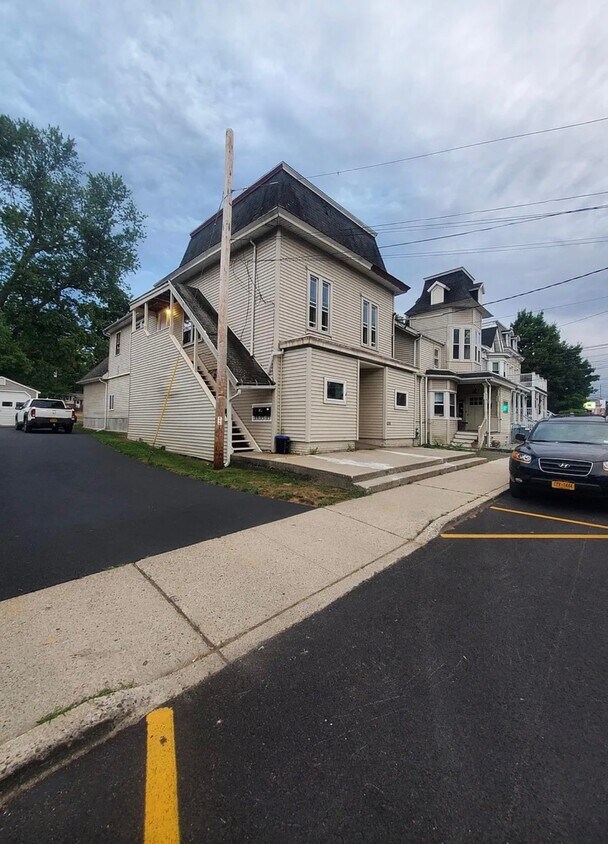 Foto principal - 235-237 Main St LLC