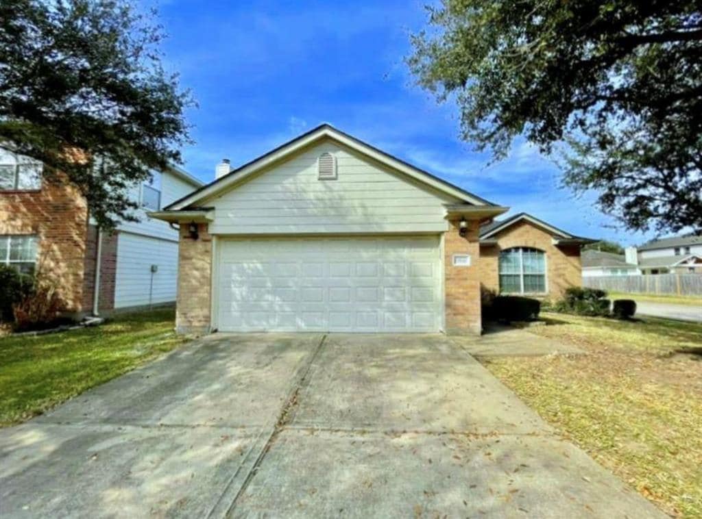 Primary Photo - 19830 Byron Meadows Dr
