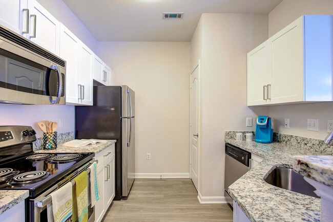 Kitchen - Thornberry Apartments