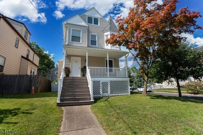 Building Photo - 122 N Fullerton Ave