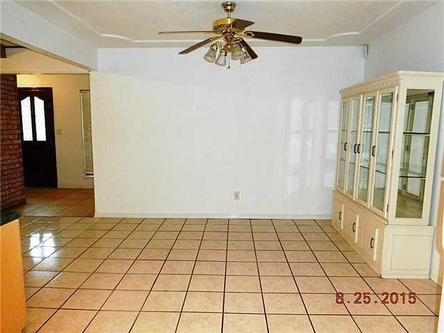 Building Photo - 10560 Crete Dr
