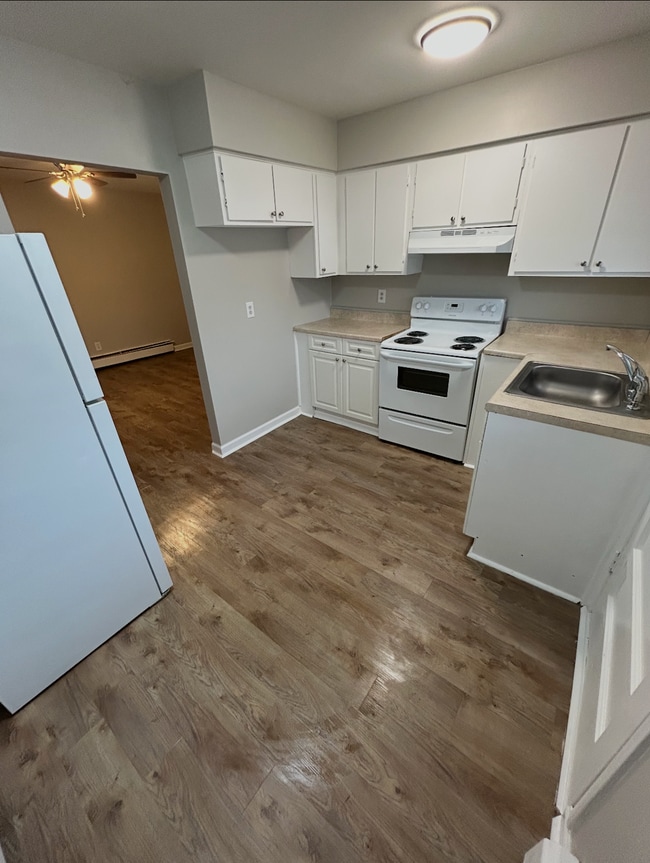 Building Photo - 10682 E Holly Rd