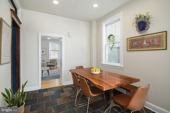 Foto del edificio - 2215 E Boston St