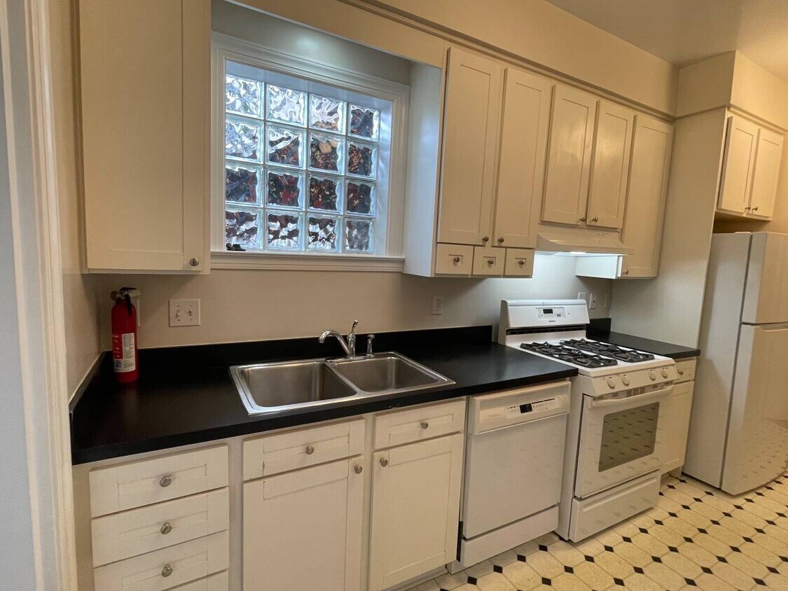 Primary Photo - 3774 W St NW