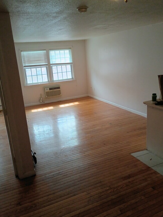 Foto del edificio - 4 Carriage Hill Rd