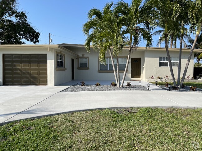 307 E Kalmia Dr