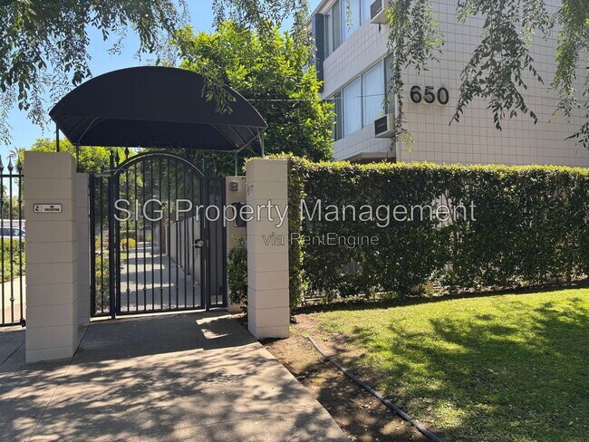 Foto del edificio - 650 N Oakland Ave
