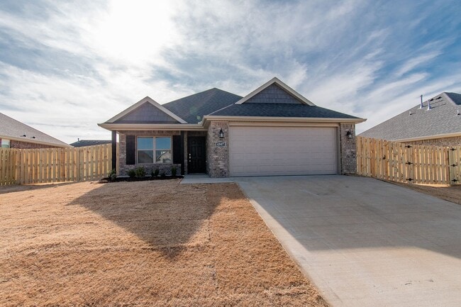 Beautiful 3-bedroom 2 bath Home in Fayetteville!! Near UofA! - Beautiful 3-bedroom 2 bath Home in Fayetteville!! Near UofA!