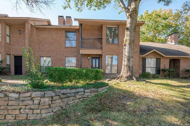 Foto del edificio - 5821 Hollytree Dr