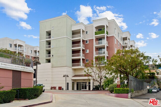Foto del edificio - 3740 Santa Rosalia Dr