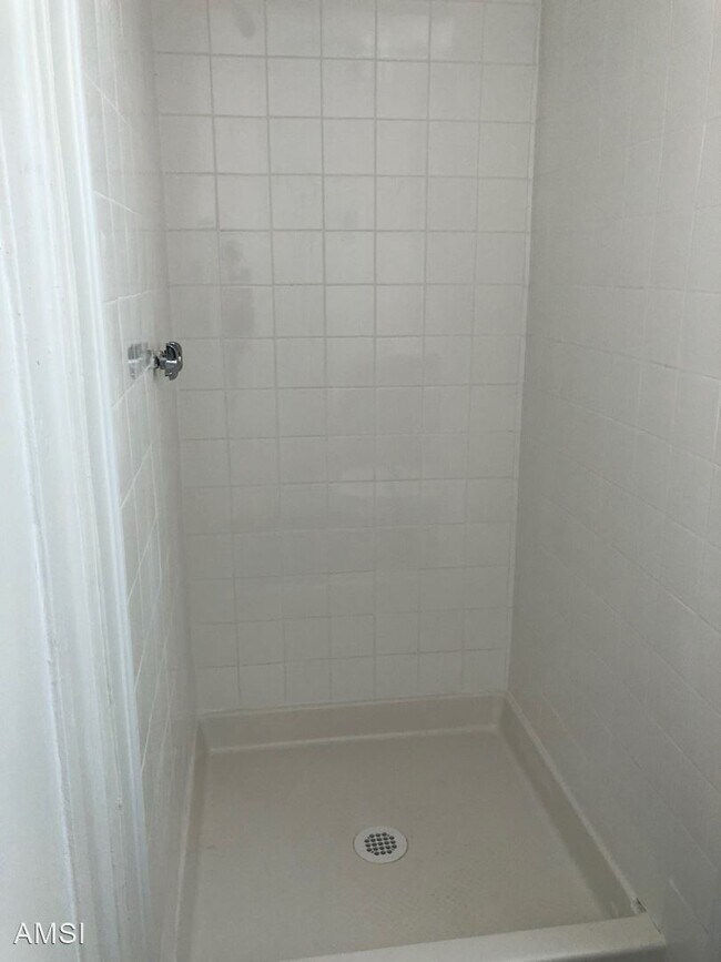 Building Photo - Studio, 1 bath House - 1547A Balboa St.