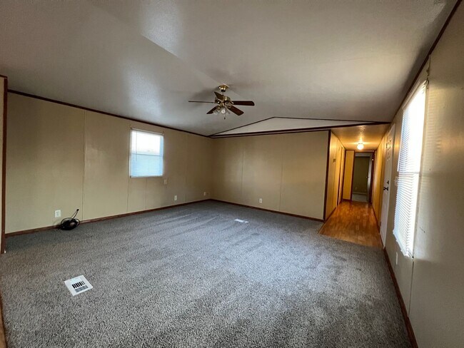 Foto del edificio - ALL BILLS PAID 3Bed/2 Bath, Bills include:...