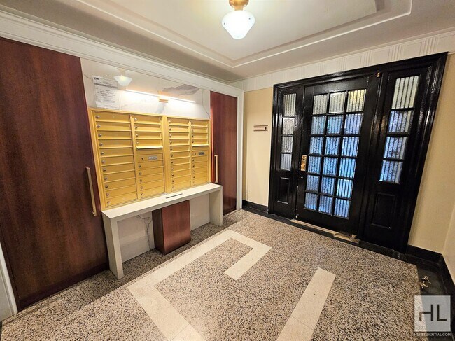 Building Photo - Studio Apartment on Jane Street | 1st Floo...