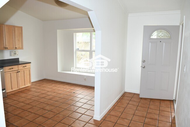 Building Photo - 938 N Evergreen Ct