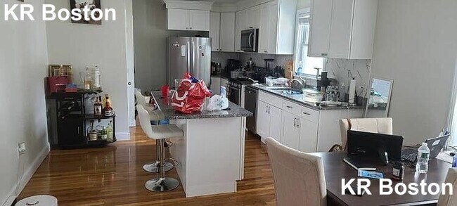 Building Photo - 25 Waite St