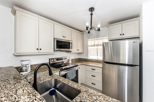 Foto del edificio - 25050 Sandhill Blvd