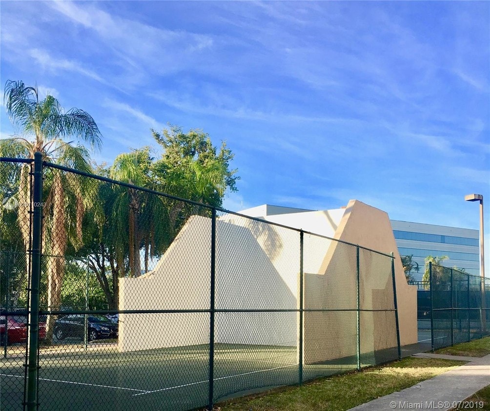 8160 Geneva Ct Unit 409, Doral, FL 33166 Room for Rent in Doral, FL