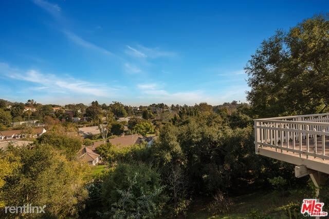 Foto del edificio - 4 br, 4 bath House - 446 N Carmelina Ave