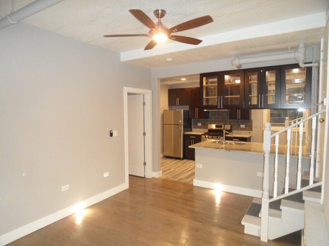 Primary Photo - 1241 W North Shore Ave