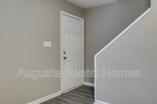 Foto del edificio - 146 Chalet N Blvd