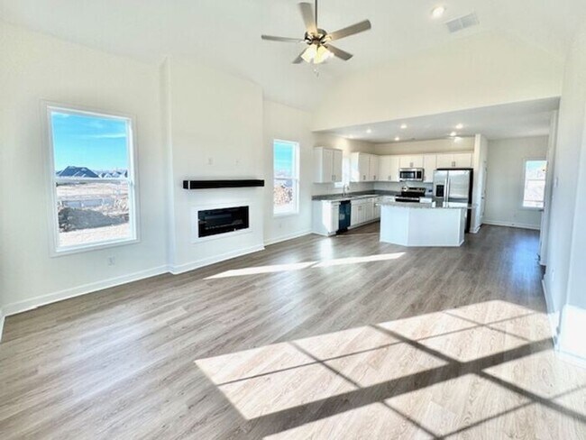 Foto del edificio - Now Leasing a Brand New 4BR/2.5 Bath- Oakland, TN