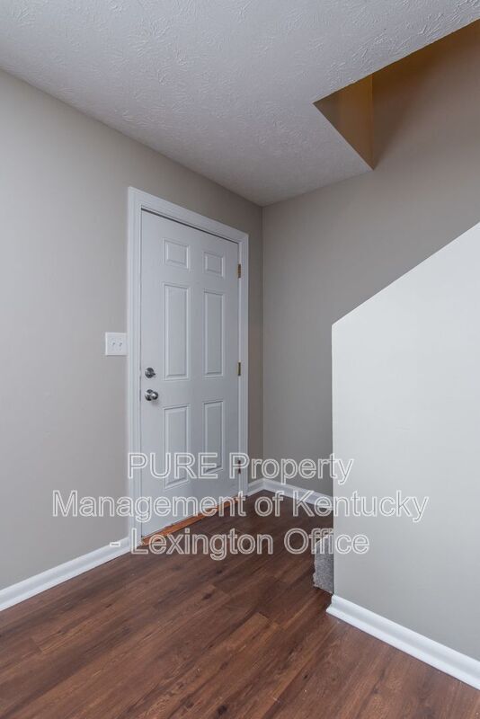 Building Photo - 209 Landings Dr