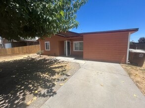 Building Photo - 10841 Jensen St
