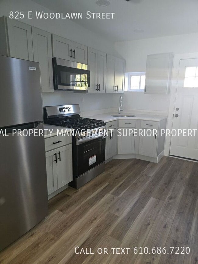 Photo - 825 E Woodlawn St House