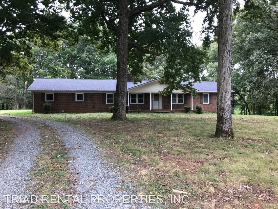Primary Photo - 3 br, 2 bath House - 2913 HOLLY SPRING RD