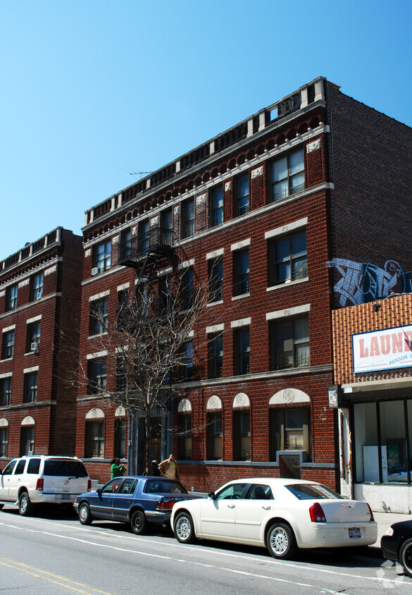 Vista a lo largo de Bedford Avenue - 2042 Bedford Ave