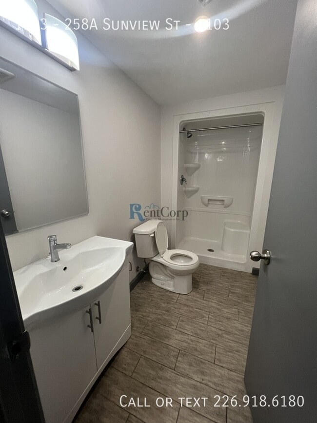 Building Photo - 258A-258A Sunview St