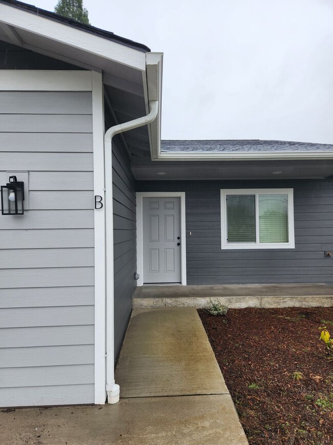 Building Photo - Galvin Duplex