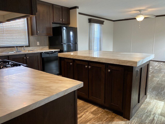 Foto del edificio - 1058 E Meadow Cir