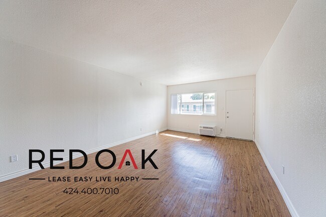 Foto del edificio - 8040 Reseda Blvd