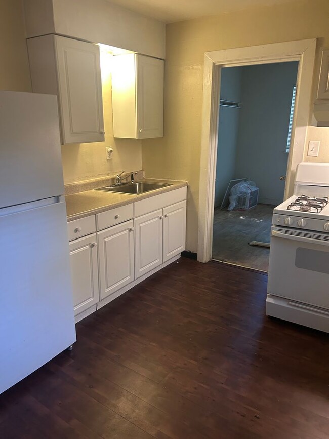 Building Photo - Charming 2 Bedroom 1 Bath House Rent Ready...