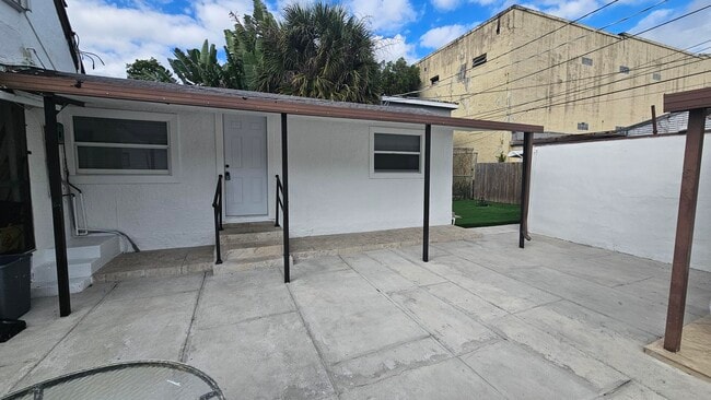 Building Photo - 425 Ardmore Rd