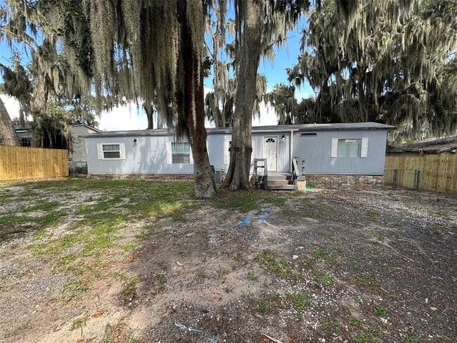 Building Photo - 17110 Live Oak Ln