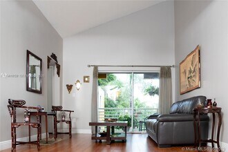 Building Photo - 9741 Fontainebleau Blvd