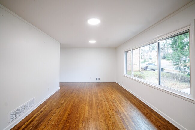 Foto del edificio - 2692 Whites Mill Ct