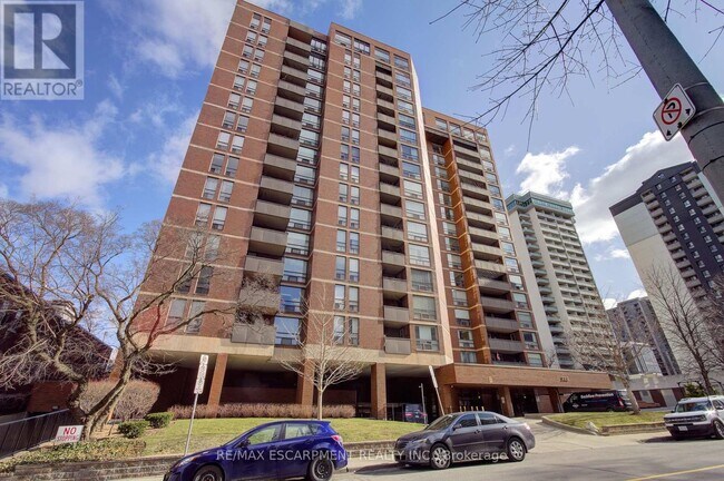 Photo du bâtiment - 222-1222 Jackson St W