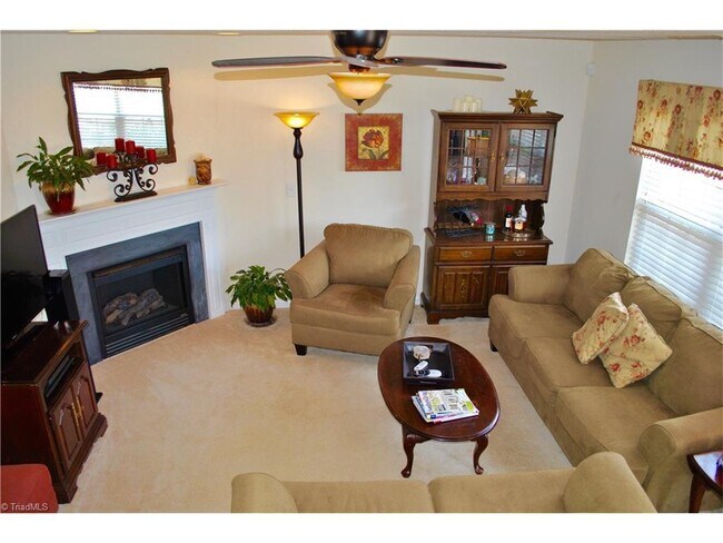 Building Photo - Townhome for you!