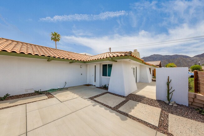 Foto del edificio - 54255 Eisenhower Dr