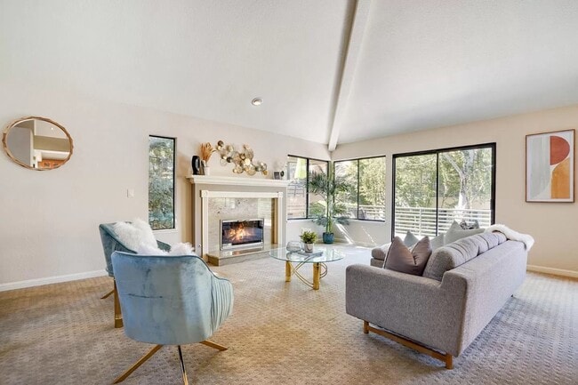 Foto del edificio - 3056 Lakemont Dr