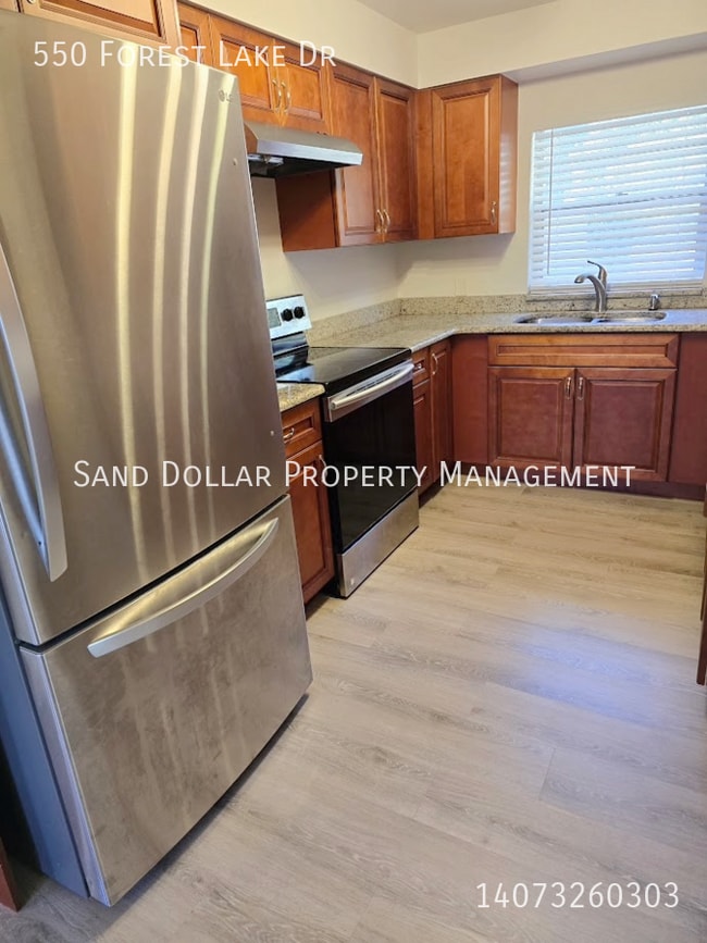 Foto del edificio - 550 Forest Lake Dr