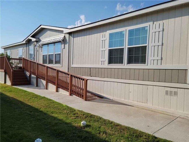 Building Photo - 2808 Halite Bend